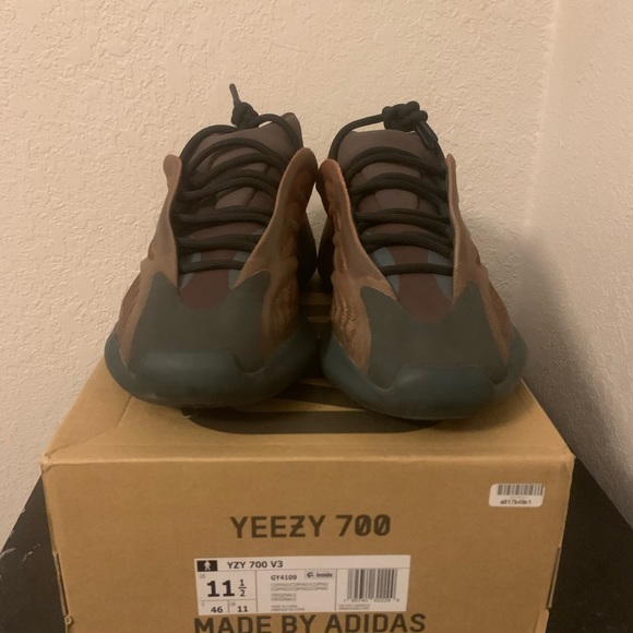 YEEZY 700 V3 COPPER FADE SIZE 11.5M - Picture 1 of 6